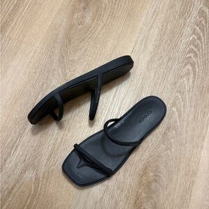 NEW CROCS Women’s Miami Two Strap Sandals Black Size W7